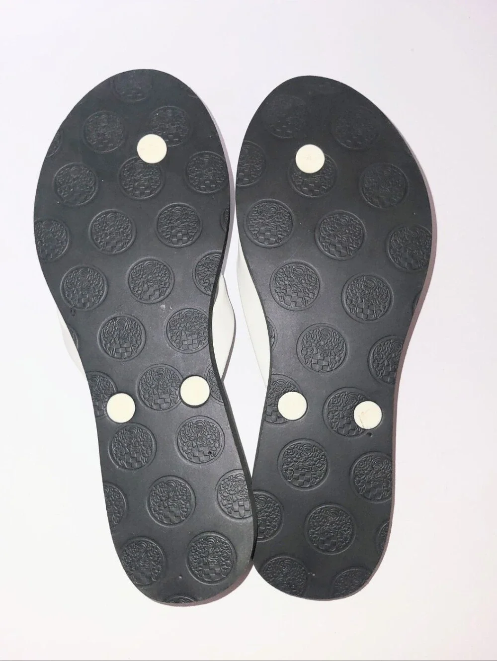 NWOT Vince Camuto Black & White Abstract Flip Flop Thong Sandal Large 8.5-9